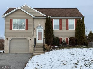 3733 Mountain Shadow Cir, Fayetteville, PA 17222