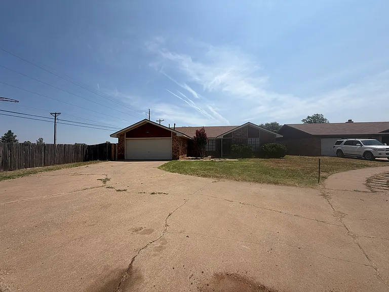 3401 Essex Ave — Photo 3
