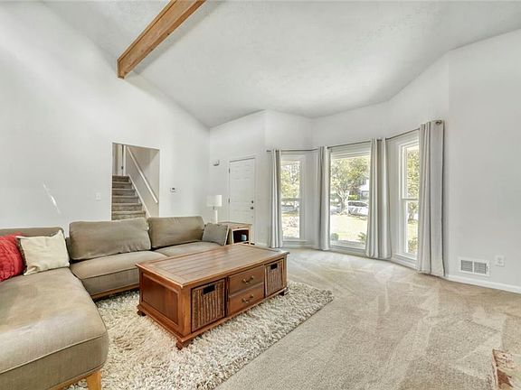 5th image of 11 Parkmont Dr