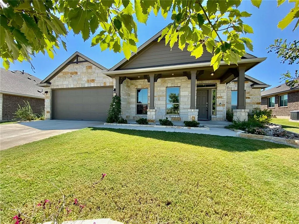 3 bed, 2.0 bath, 1993 sqft, $2,295 — Photo 2