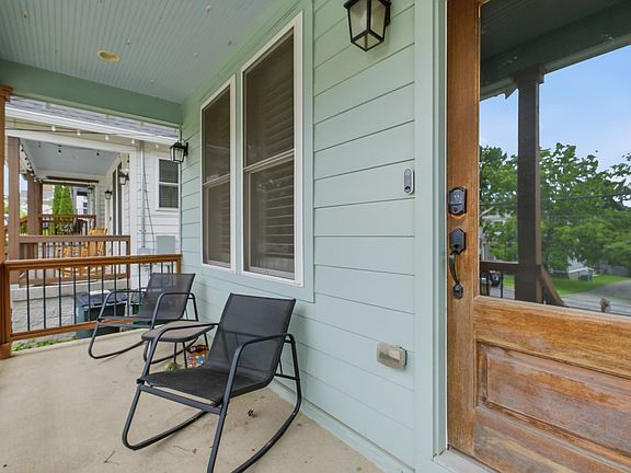 4th image of 934B Spain Ave