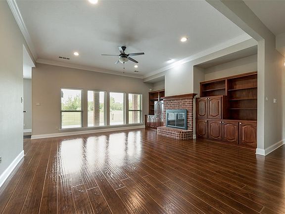 4th image of 1318 E Oaklawn Dr