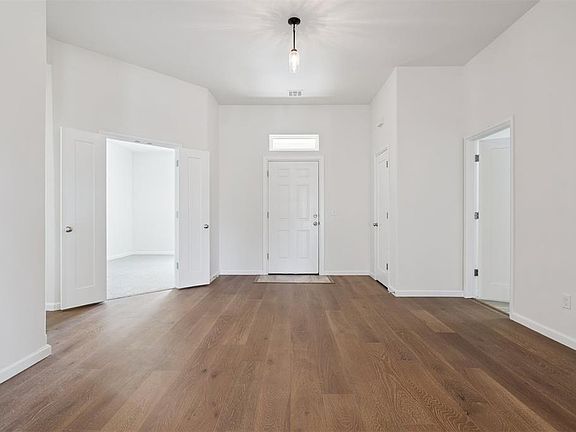 4th image of 13500 Carlisle Crossing Dr