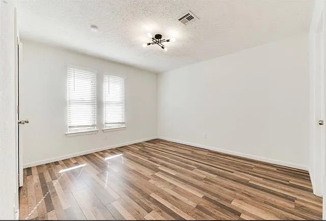 12213 Sylvester Dr — Photo 37