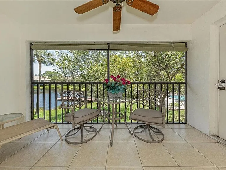 360 Three Lakes Ln #J — Photo 1