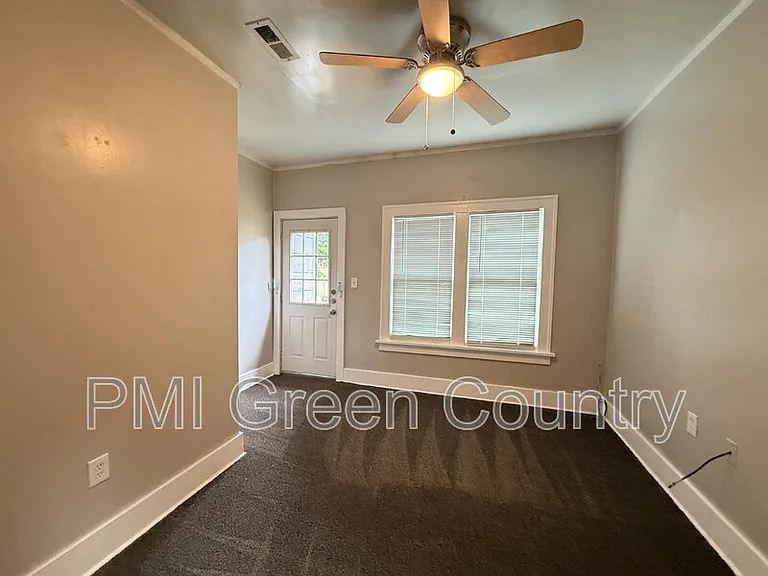 1223 S Quaker Ave — Photo 15