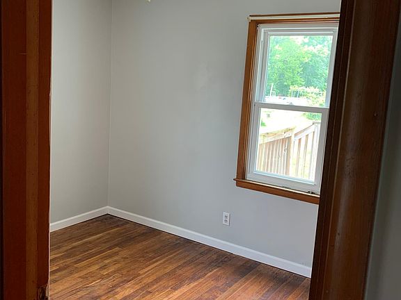 2nd image of 475 Robinwood Ave #3