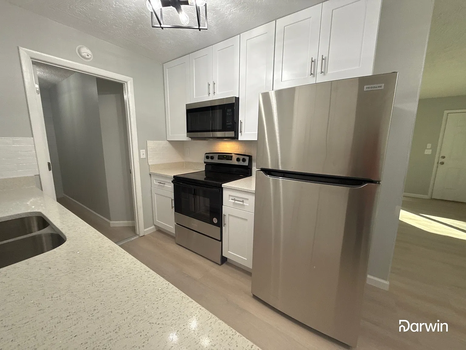 3 bed, 1.0 bath, 1197 sqft, $1,570 — Photo 4