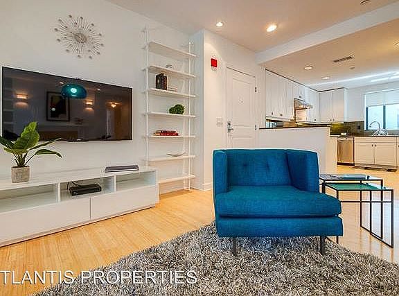5th image of 800 High St APT 204