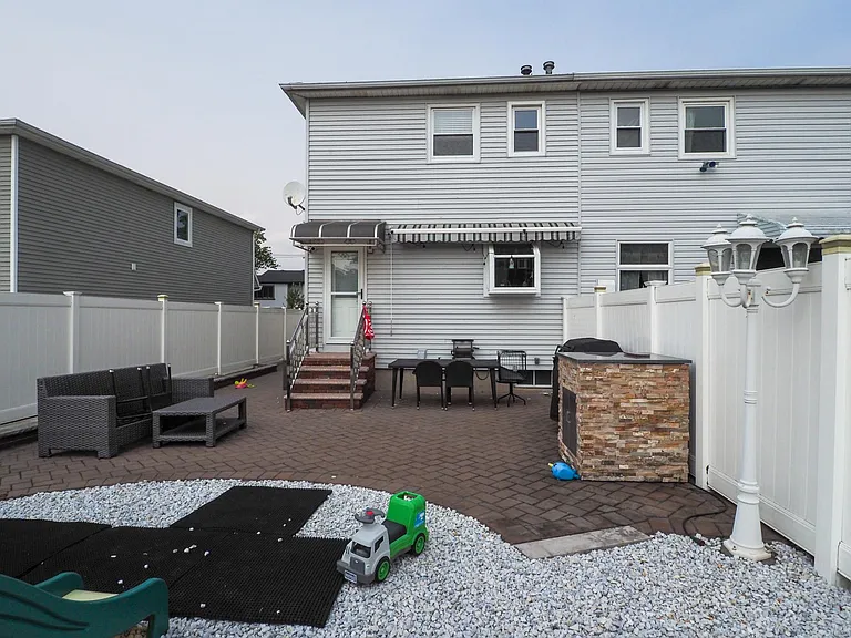 502 Winchester Ave — Photo 22