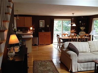 3rd image of 9 Deerwood Ln