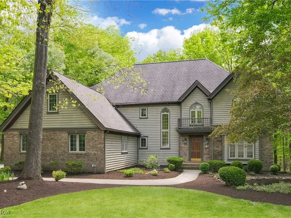 17345 Bittersweet Trl, Chagrin Falls, OH 44023