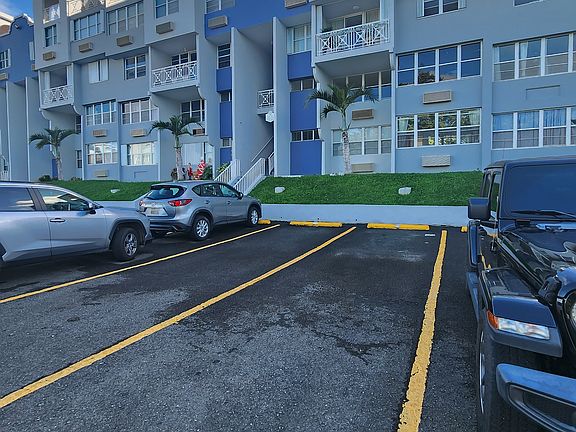 2 parking in front of the apartment portal