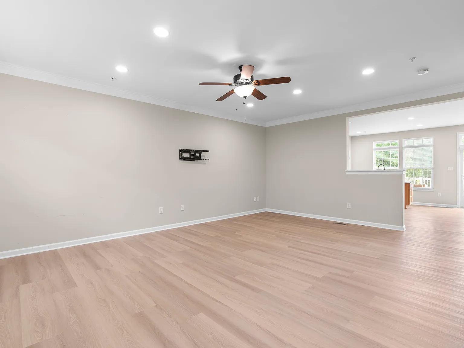3 bed, 2.5 bath, 1694 sqft, $2,700 — Photo 3