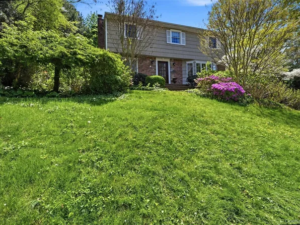 21 Northwood Circle, Halesite, NY 11743