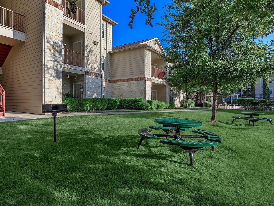 Scenic Picnic Area at Willowbend Apartments - San Antonio, TX