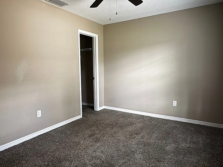 9210 N Travis Dr — Photo 8