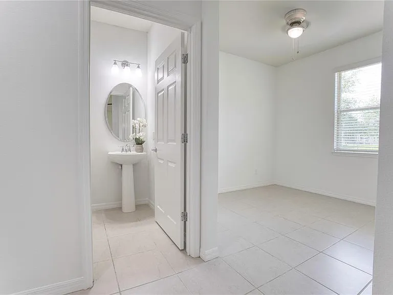 5270 Brydon Woods Cir — Photo 16