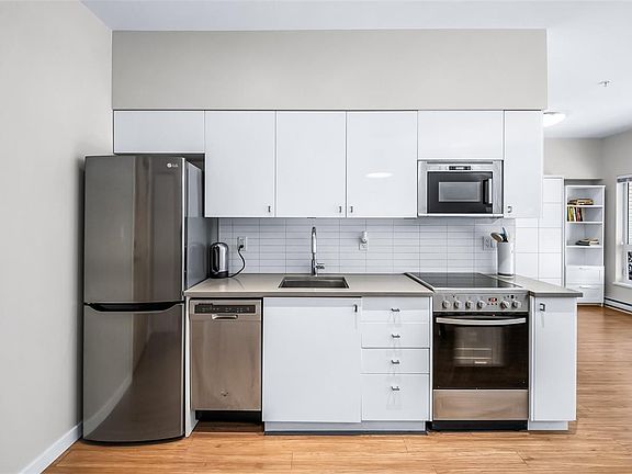 4th image of 785 Tyee Rd #103