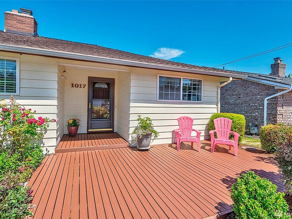 Breathtaking Views of Puget Sound and Mountains from This Gem of A Home. This Is the One You Have Been Waiting For Located in the Heart of the Edmond's Bowl. 