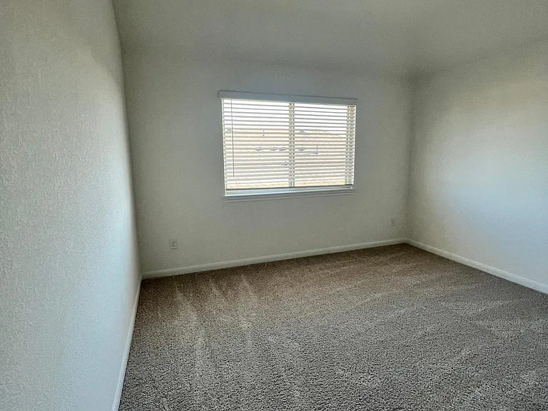1204 Sumner St — Photo 25
