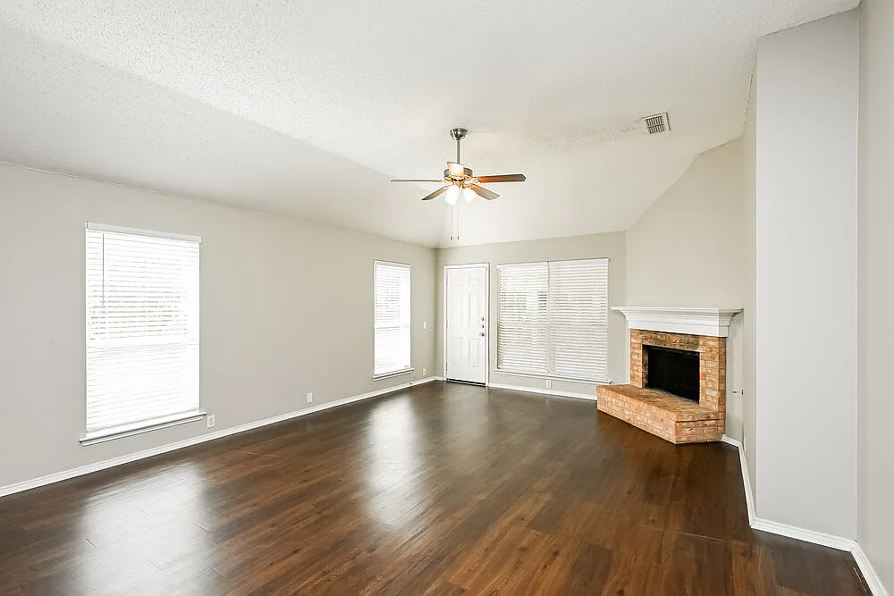 4 bed, 2.0 bath, 2179 sqft, $2,460 — Photo 3