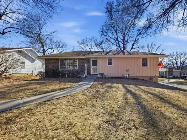 2502 Flintstone Dr, Saint Joseph, MO 64505