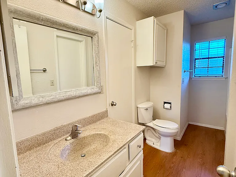 508 Algerita Dr #B — Photo 4