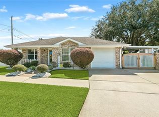 2 Woodchase Ct, Violet, LA 70092