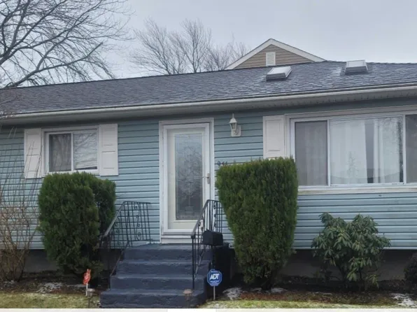 956 Peconic Avenue, West Babylon, NY 11704