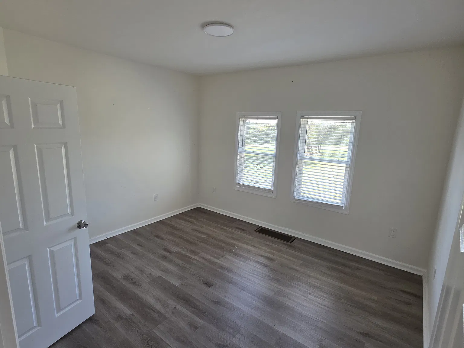 4 bed, 1608 sqft, $2,100 — Photo 4