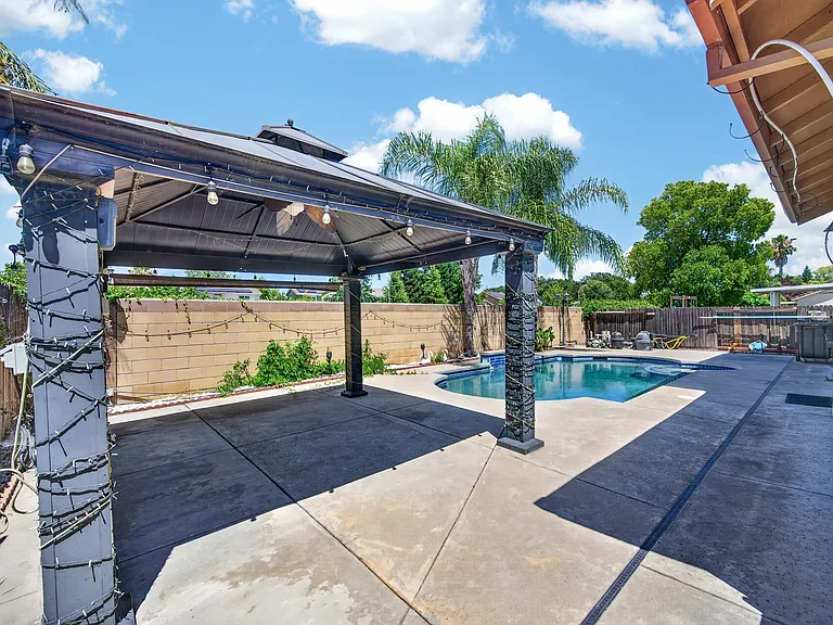 1490 Peppertree Rd — Photo 39