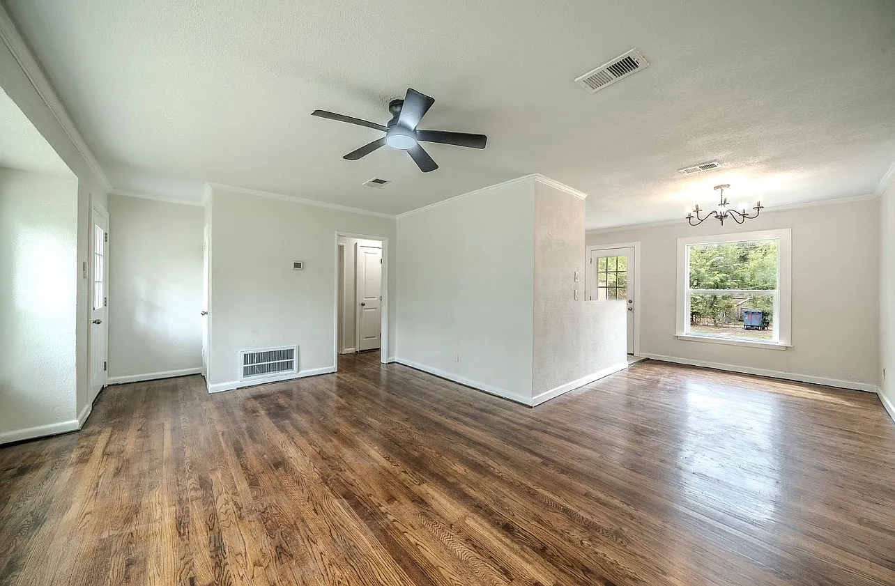 3 bed, 1106 sqft, $1,950 — Photo 3