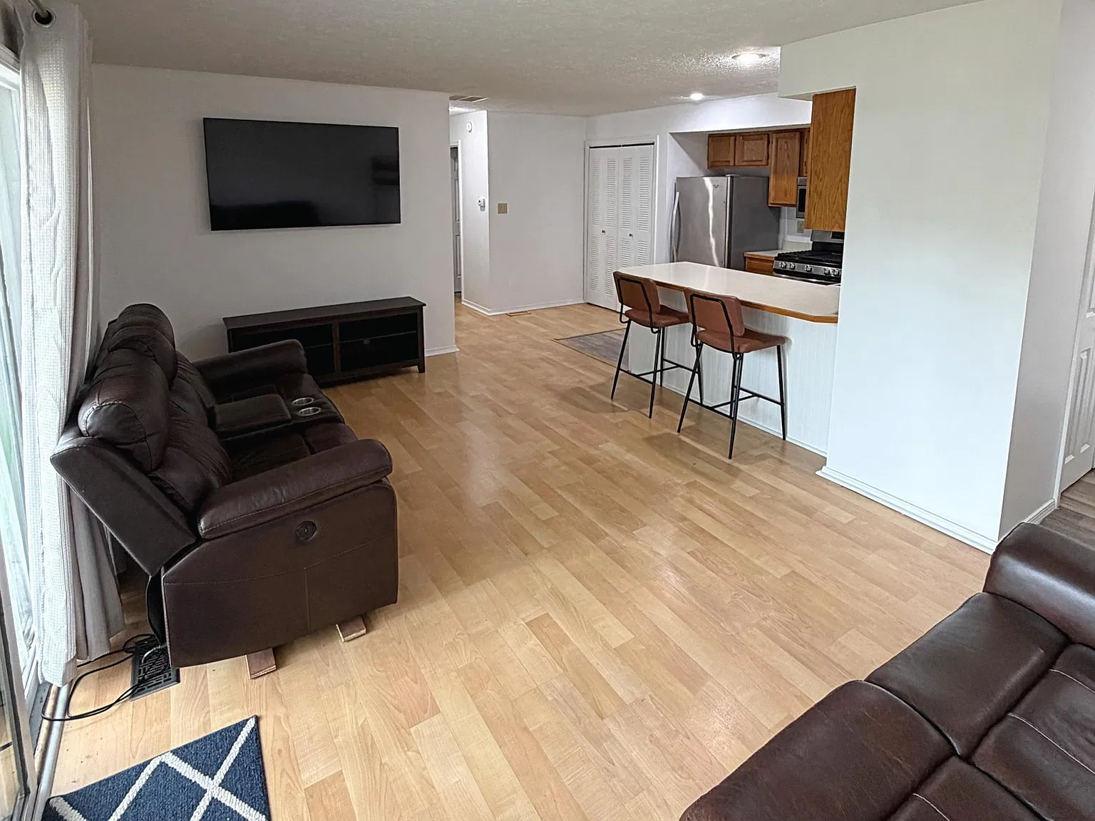 2 bed, 1.0 bath, 840 sqft, $1,600 — Photo 3