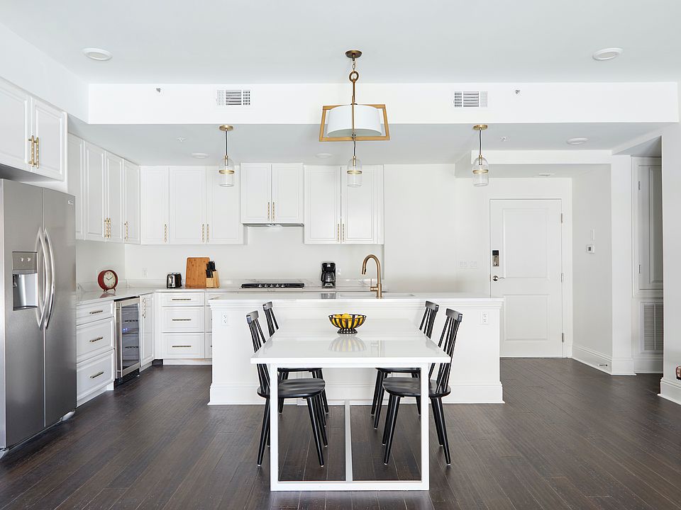 1st image of 301 Saint Charles Ave #37319