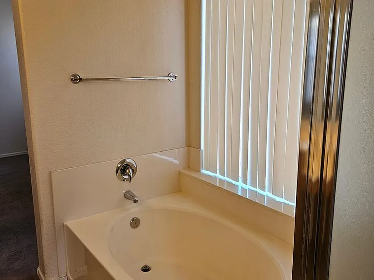 890 E Kyle Ct — Photo 14