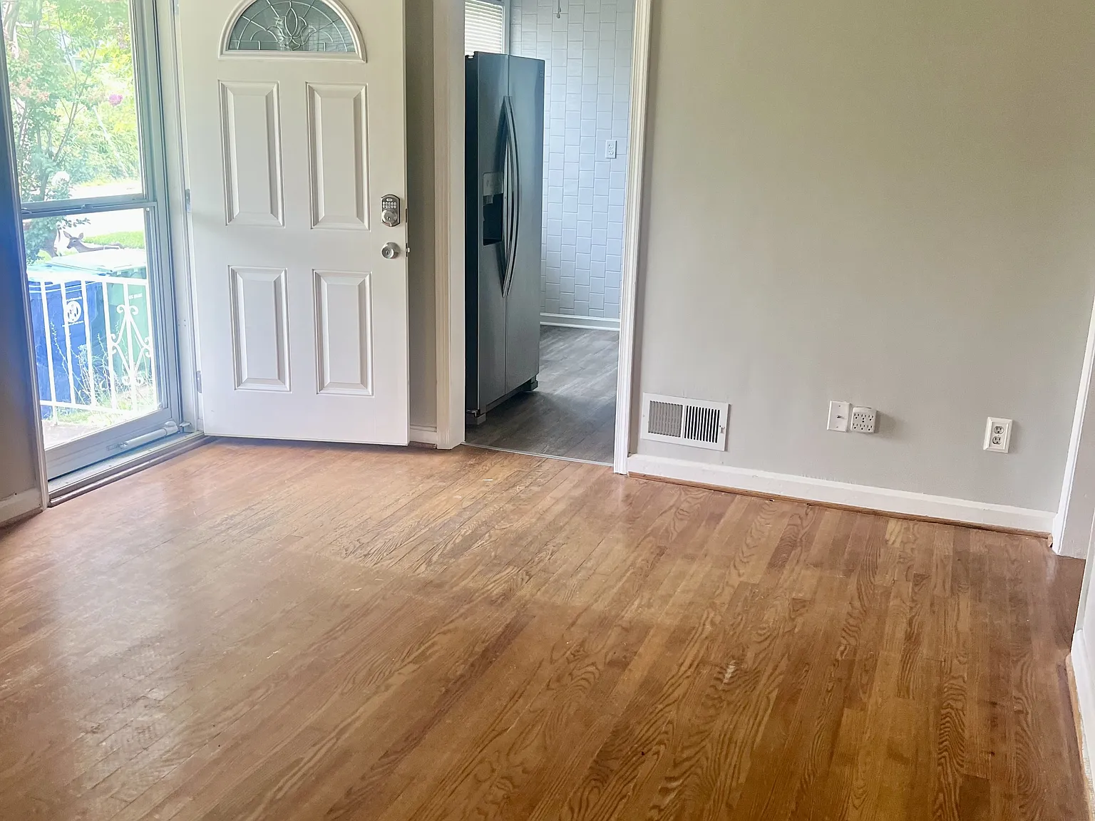5701 Carter Avenue - - — Photo 4