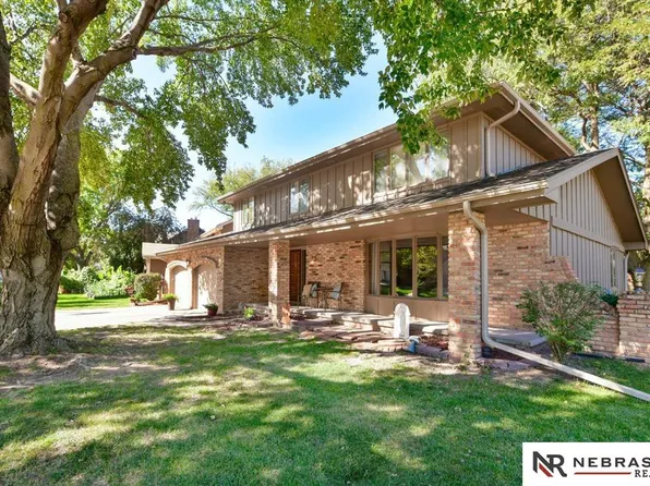 15708 Leavenworth St, Omaha, NE 68118