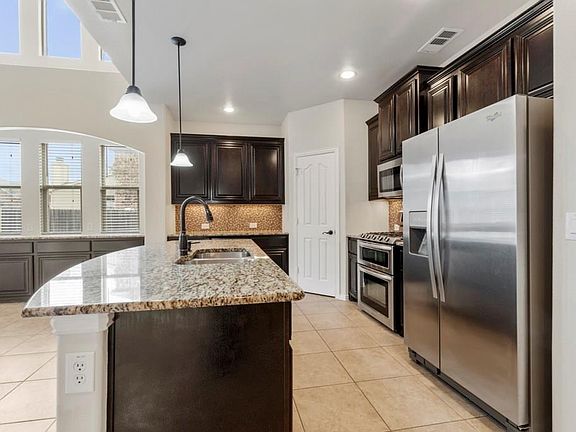 5th image of 1004 Killian Dr