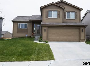 16435 Cary St, Omaha, NE 68136