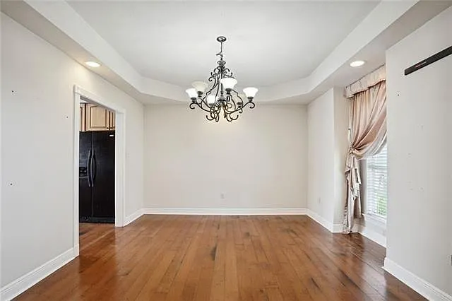 305 Charles Ct — Photo 6