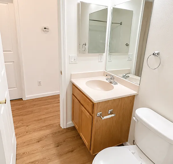 Hartford Square Apartments — Photo 21