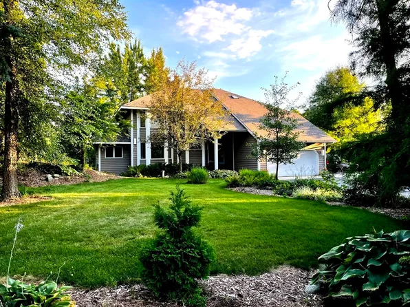 43W363 Sanctuary Trl, St Charles, IL 60175