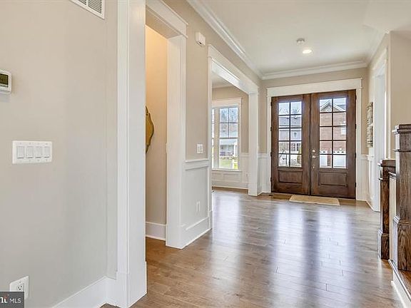 4th image of 7405 Lisle Ave