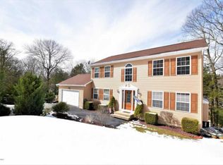 28 Hickory Dr, East Stroudsburg, PA 18301