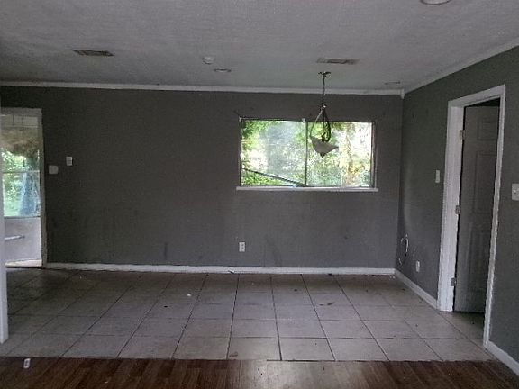 4th image of 3216 Thunderbird Ln