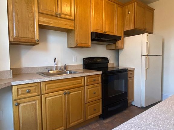 5th image of 622 N 6th St APT 2