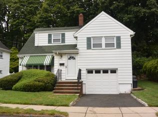377 Edwards Ter, Ridgefield, NJ 07657