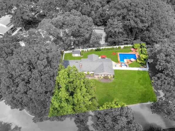 27 Dogwood Hollow Lane, Miller Place, NY 11764