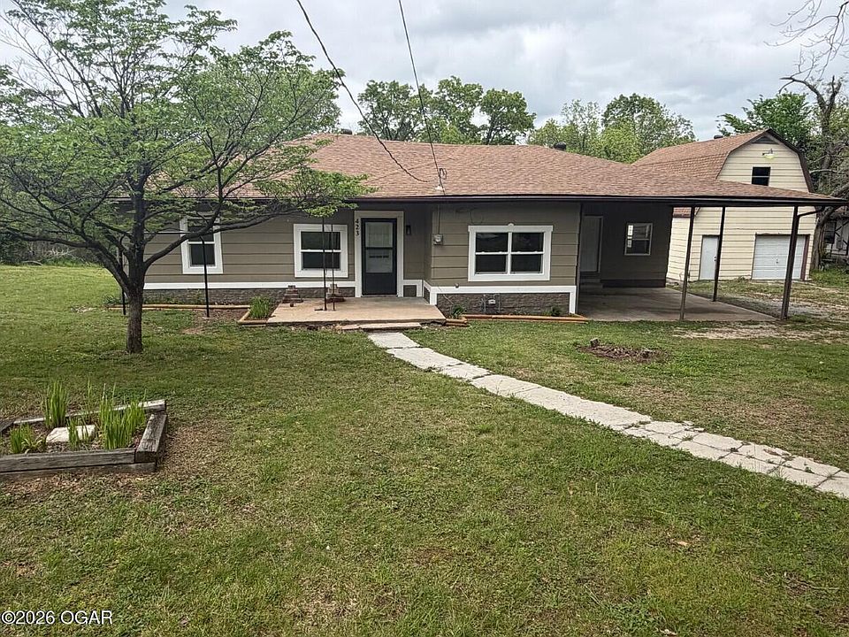 1st image of 423 E 39th St